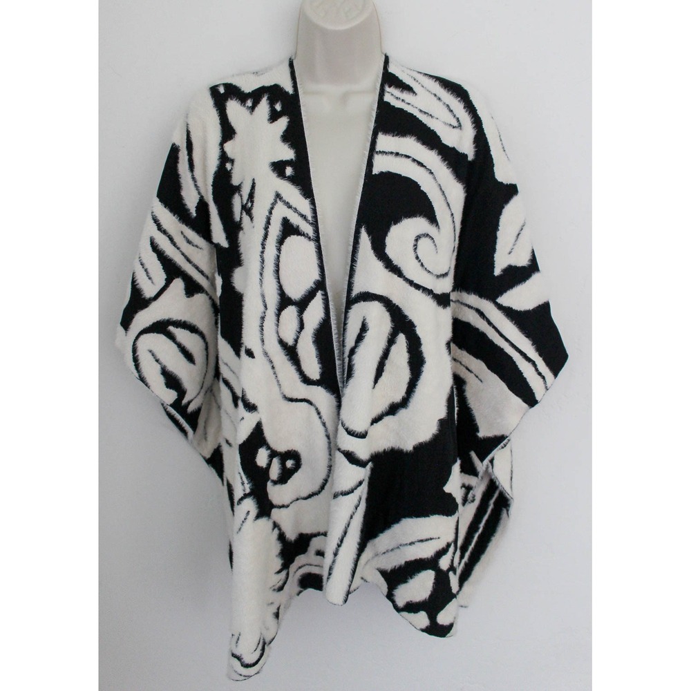 Chicos Ruana Wrap S / M White Black Reversible Open Front Eyelash Jacquard